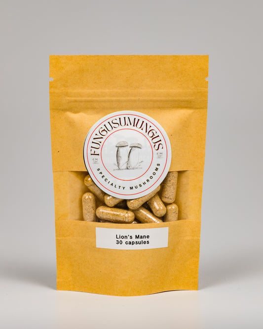 A package of Lion's Mane capsules with 30 capsules inside, each capsule having 700 mg. The package is labeled with the brand Fungusumungus and has a gross weight of 21 grams.
